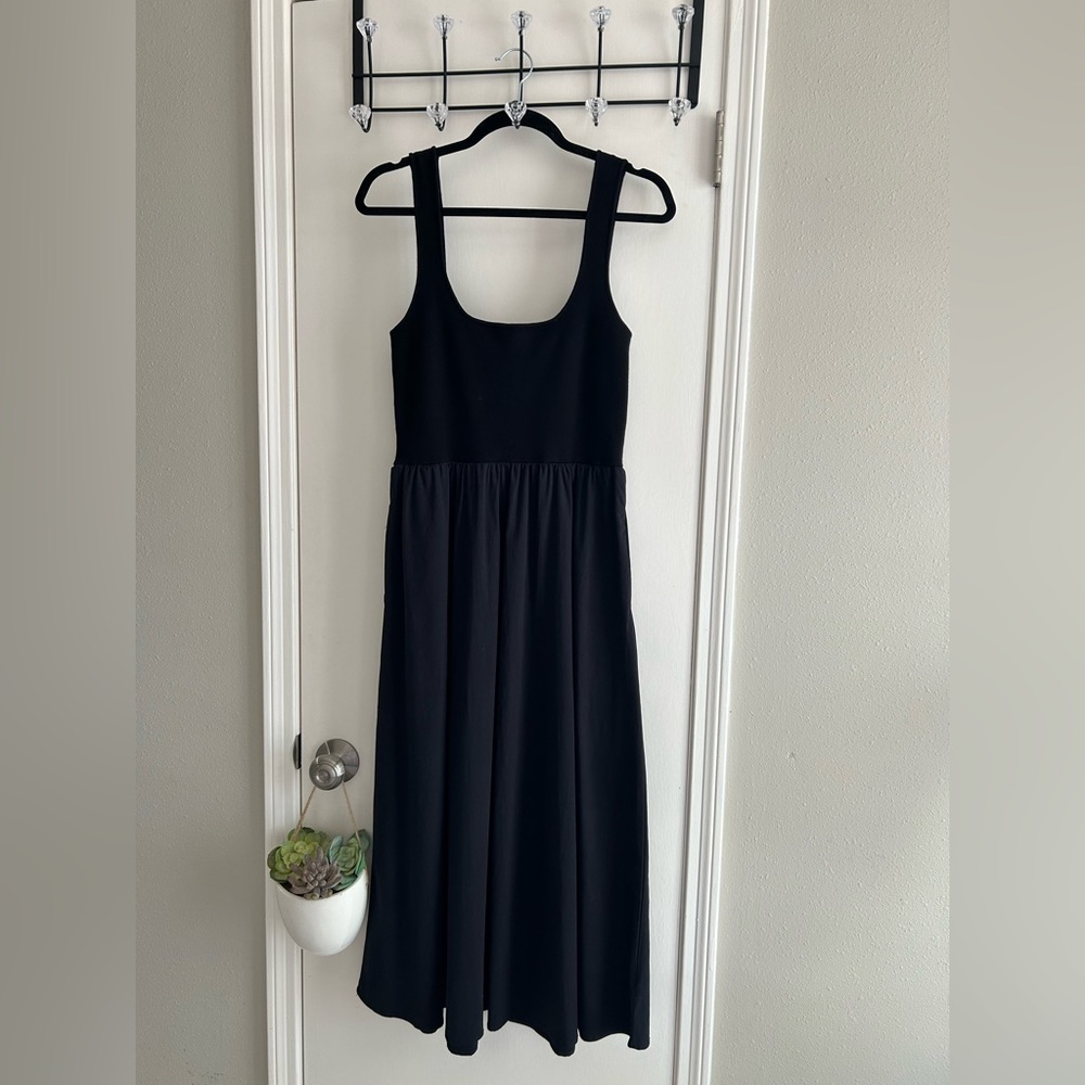 Elegant Black Sleeveless Dress
